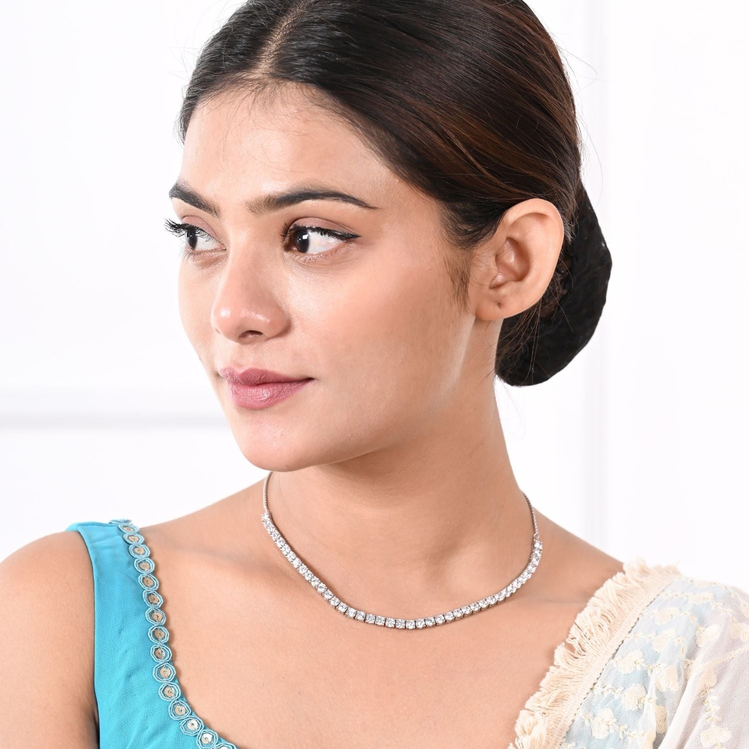 Cluster-set crystal chain necklace