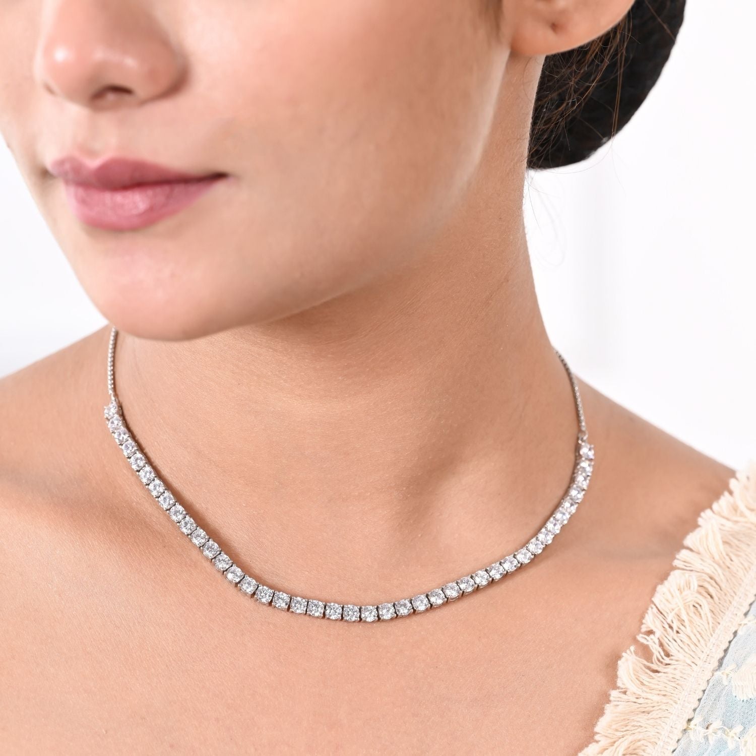 Cluster-set crystal chain necklace