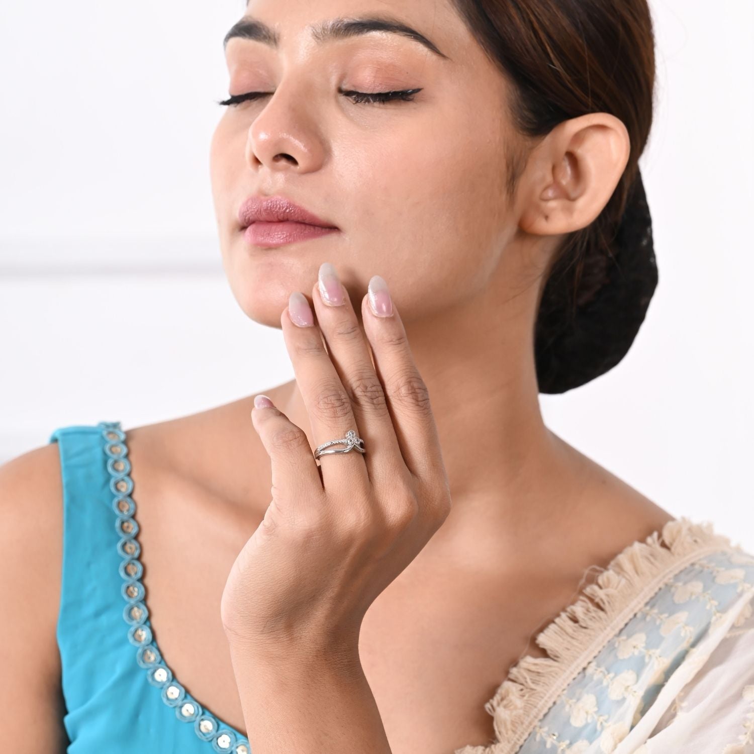 Triple-stone crown ring