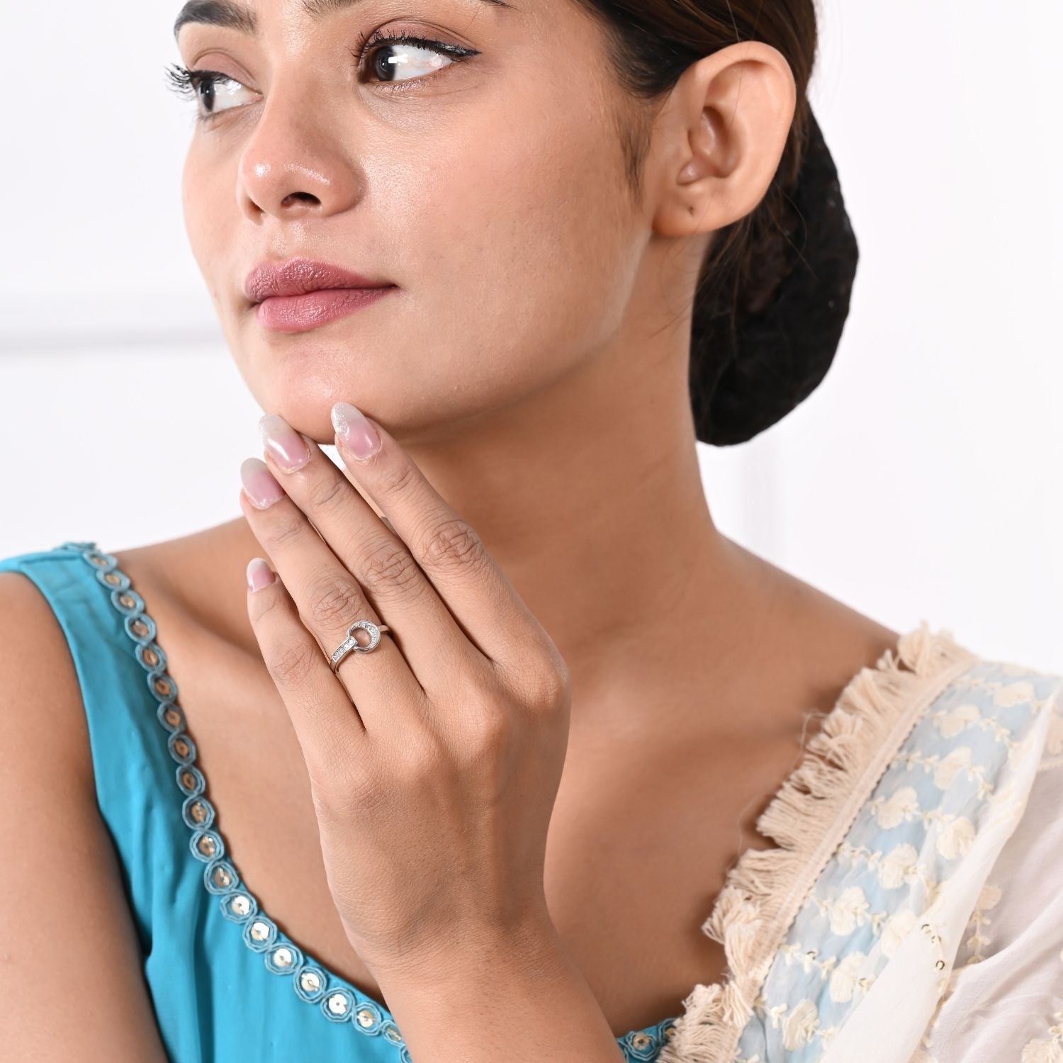 Circle-loop minimalist ring