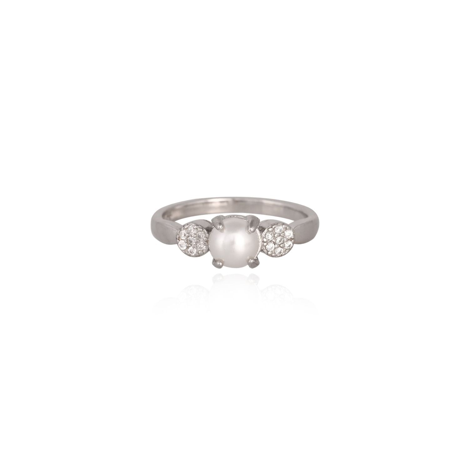 Pearl-center classic silver ring