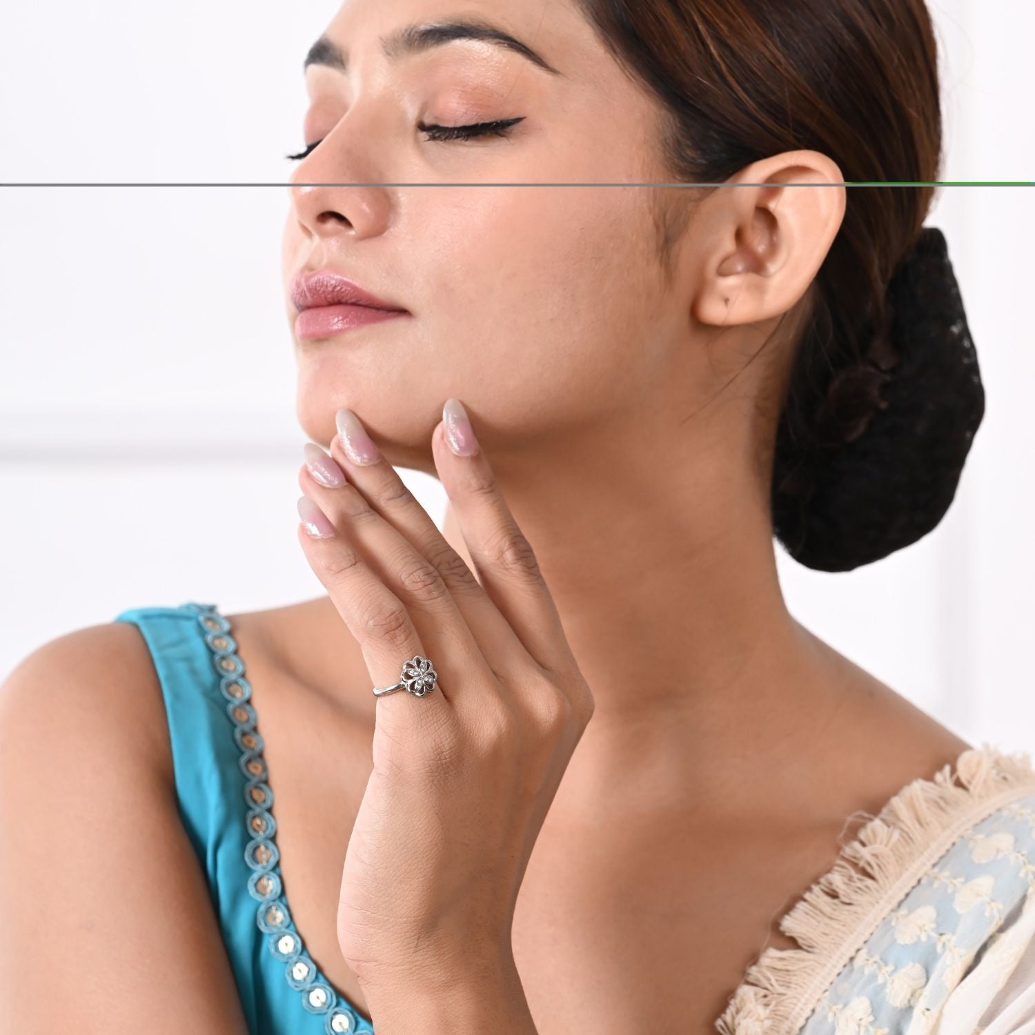 Floral filigree crystal ring