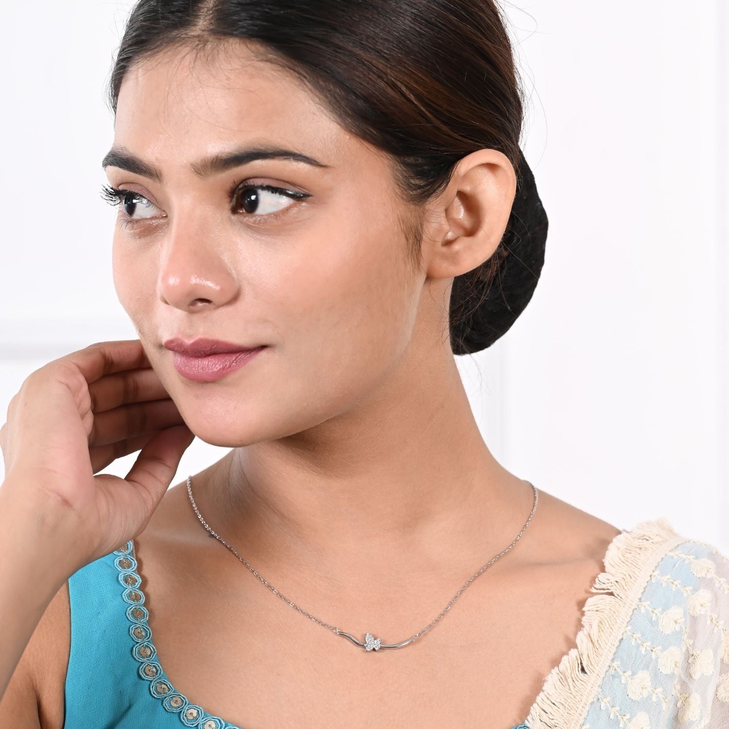 Curved-bar pendant necklace with an angel-wing charm