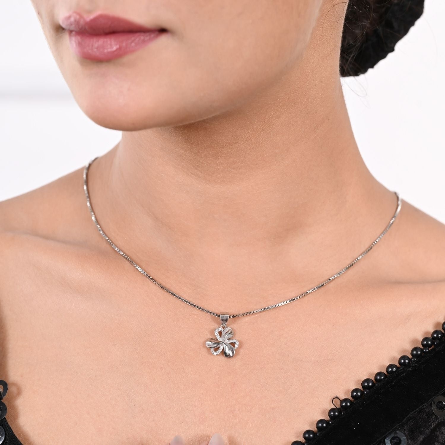 Four-leaf clover pendant and stud earring set