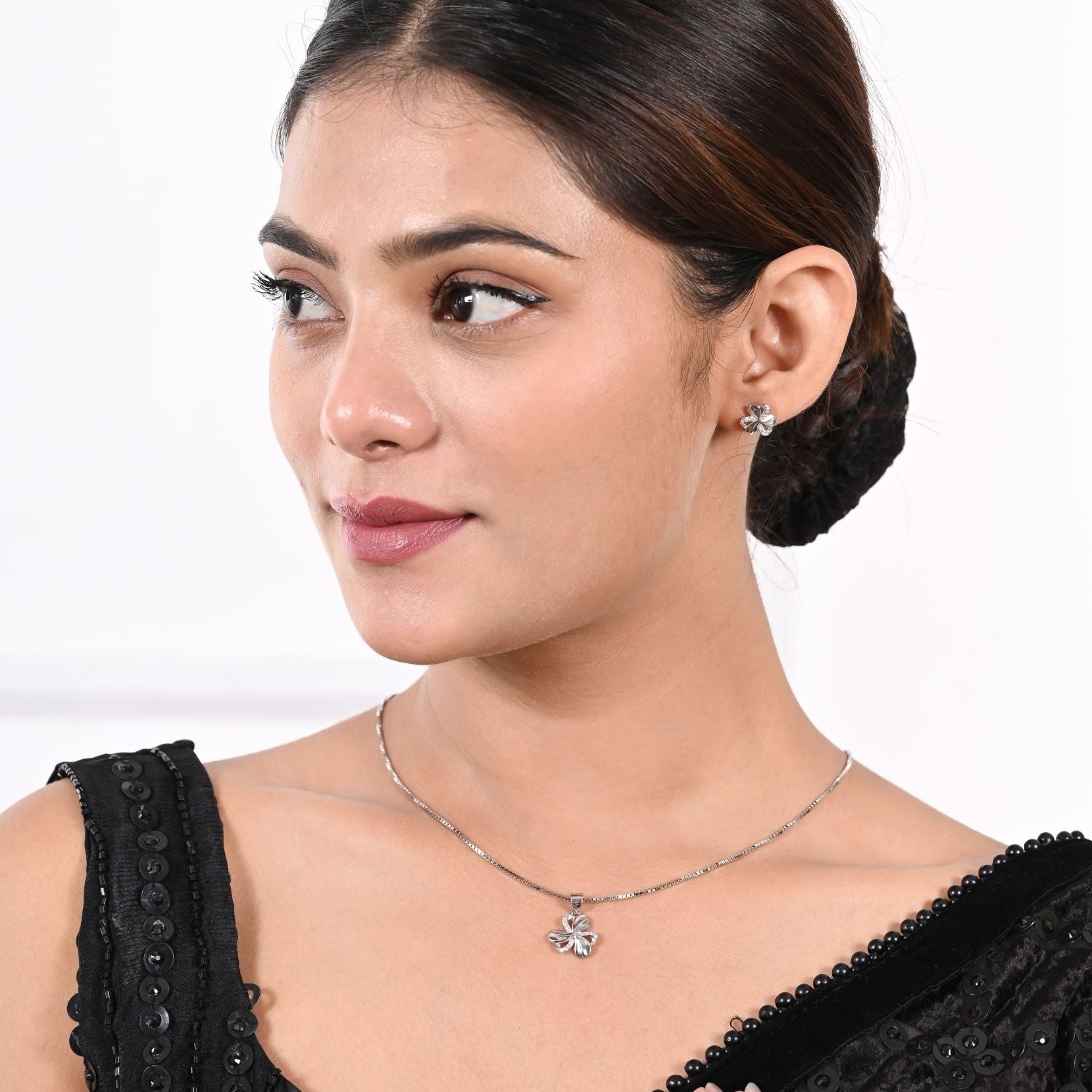 Four-leaf clover pendant and stud earring set