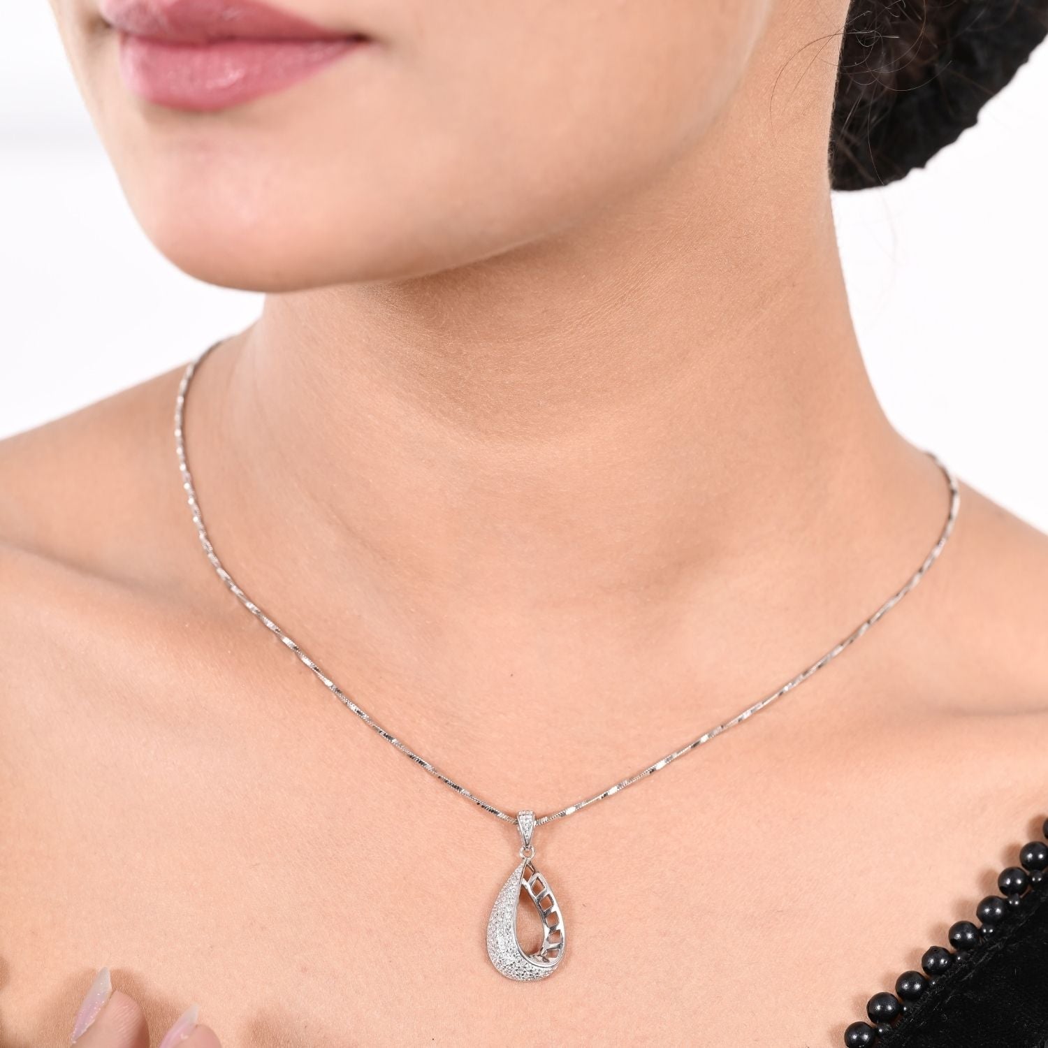 Elegant Teardrop Silver Necklace Set