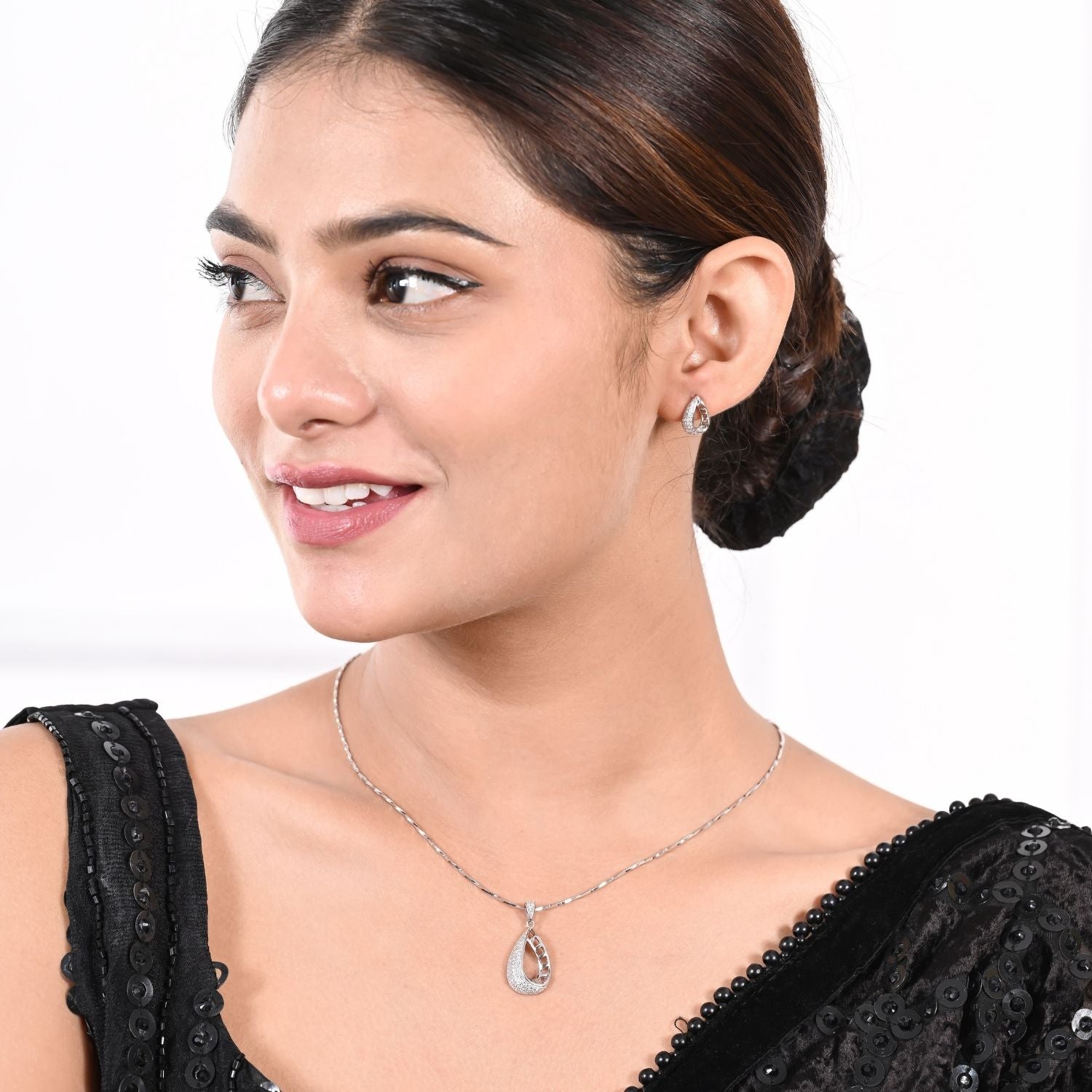 Elegant Teardrop Silver Necklace Set