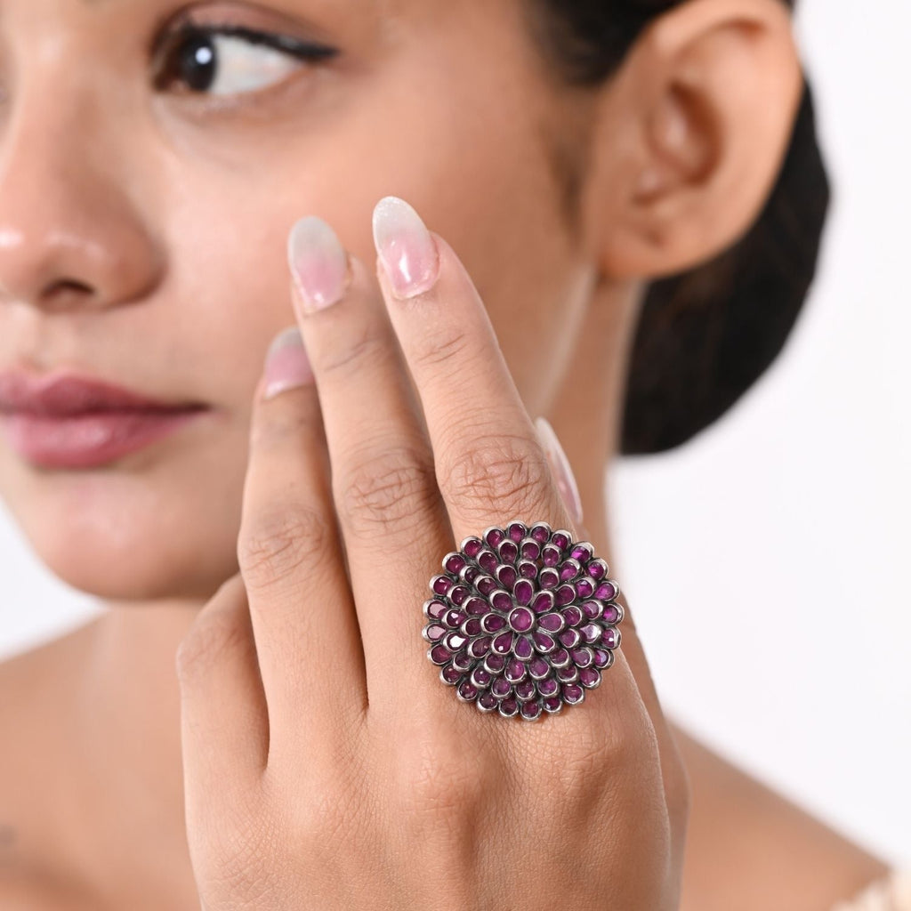 Sunburst textured disc ring