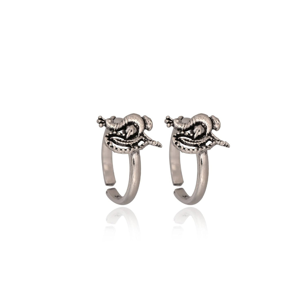 Peacock-motif oxidized toe ring