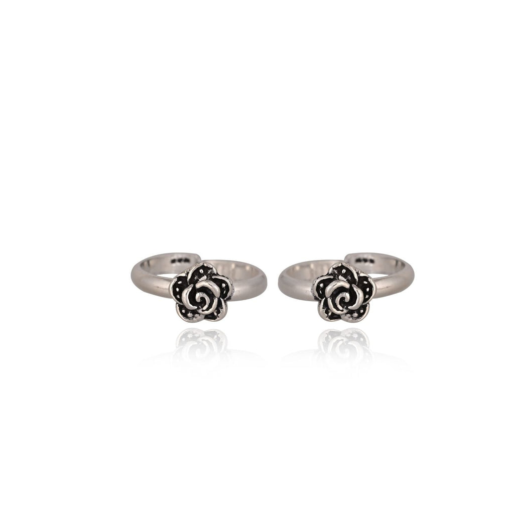 Floral oxidized toe ring